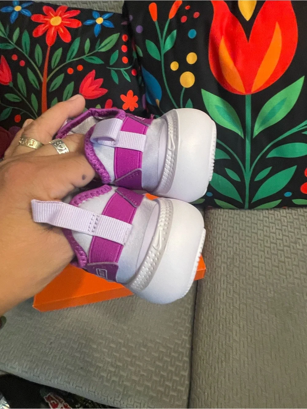 Nike Flex Runner 4 girls Slip-On Sneakers — White and Purple Accents